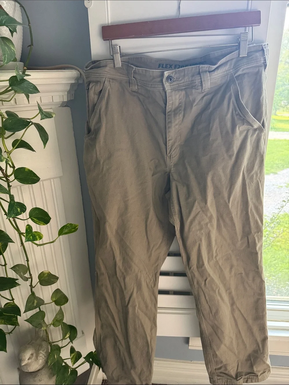 Duluth Trading Co Men's Flex Chinos in Taupe Green